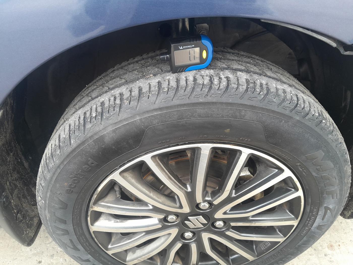 2020 Maruti Dzire ZXI, Petrol, Manual, 1,40,078 km, tyre