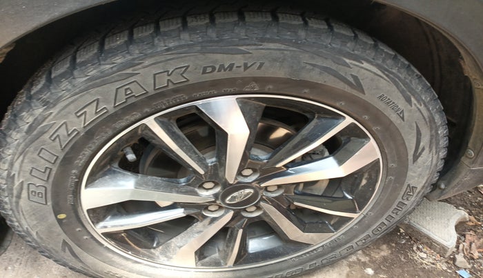 2020 Mahindra XUV300 W8 (O) 1.5 DIESEL AMT, Diesel, Automatic, 30,349 km, tyre