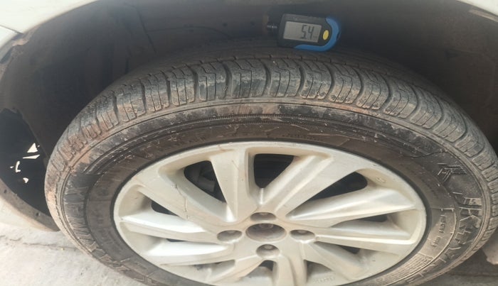2015 Maruti Swift Dzire ZDI, Diesel, Manual, 2,00,315 km, tyre