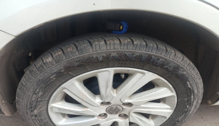 2015 Maruti Swift Dzire ZDI, Diesel, Manual, 2,00,315 km, tyre