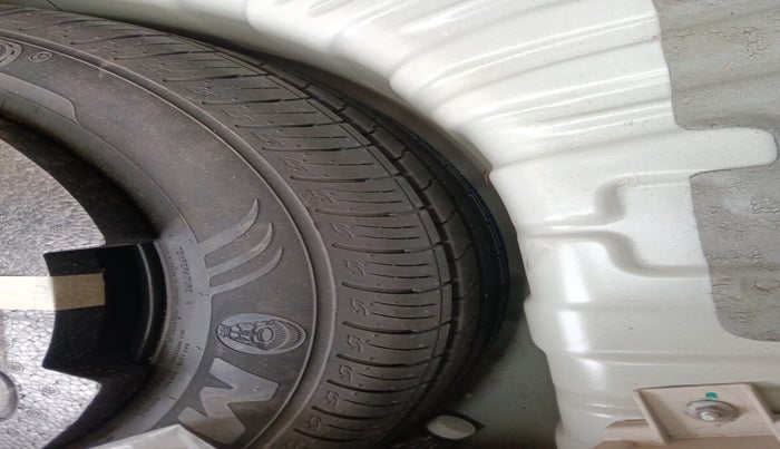 2022 Mahindra XUV300 W6 1.2 PETROL, Petrol, Manual, 21,710 km, tyre