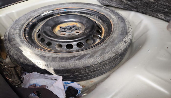 2016 Maruti Baleno DELTA DIESEL 1.3, Diesel, Manual, 1,21,316 km, tyre