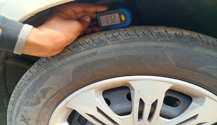 2018 Mahindra E VERITO D2, Electric, Automatic, 74,941 km, tyre