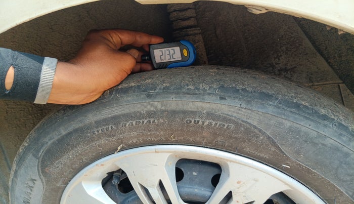 2018 Mahindra E VERITO D2, Electric, Automatic, 74,941 km, tyre