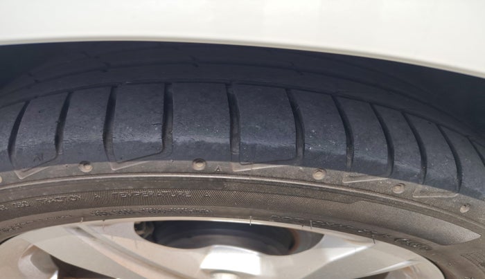 2021 Audi A4 40 TFSI TECHNOLOGY, Petrol, Automatic, 24,977 km, tyre