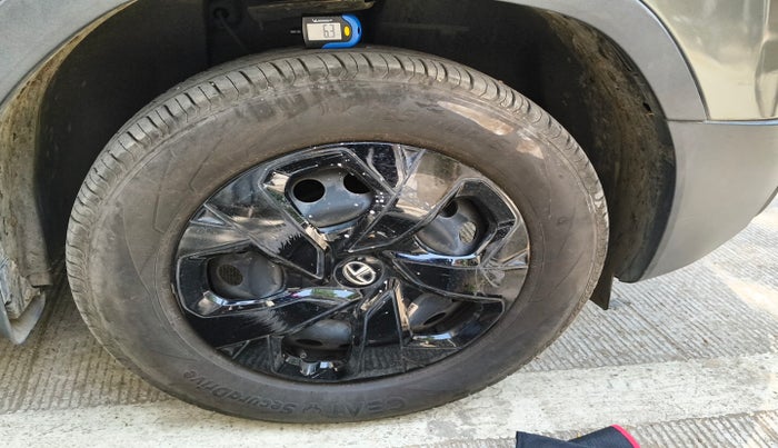 2023 Tata PUNCH ADVENTURE MT, Petrol, Manual, 15,038 km, tyre