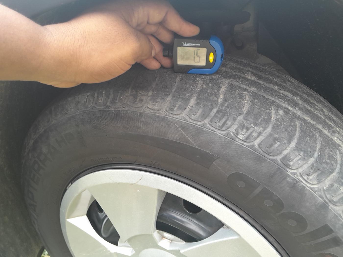 2019 Mahindra XUV500 W7, Diesel, Manual, 37,339 km, tyre