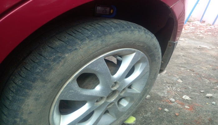 2013 Nissan Micra XV DIESEL, Diesel, Manual, 1,02,734 km, tyre