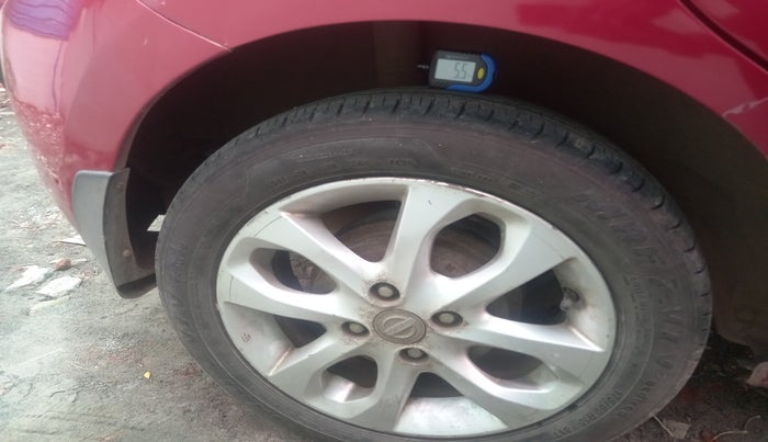 2013 Nissan Micra XV DIESEL, Diesel, Manual, 1,02,734 km, tyre
