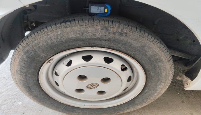 2016 Tata Tiago XM PETROL, Petrol, Manual, 33,309 km, tyre