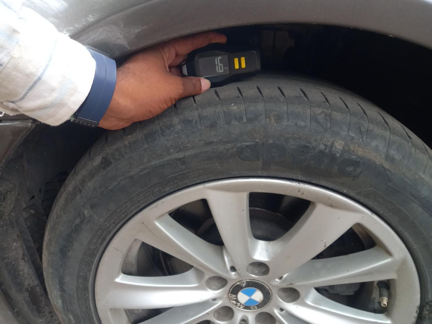2011 BMW 5 Series 520D 2.0, Diesel, Automatic, 1,26,001 km, tyre