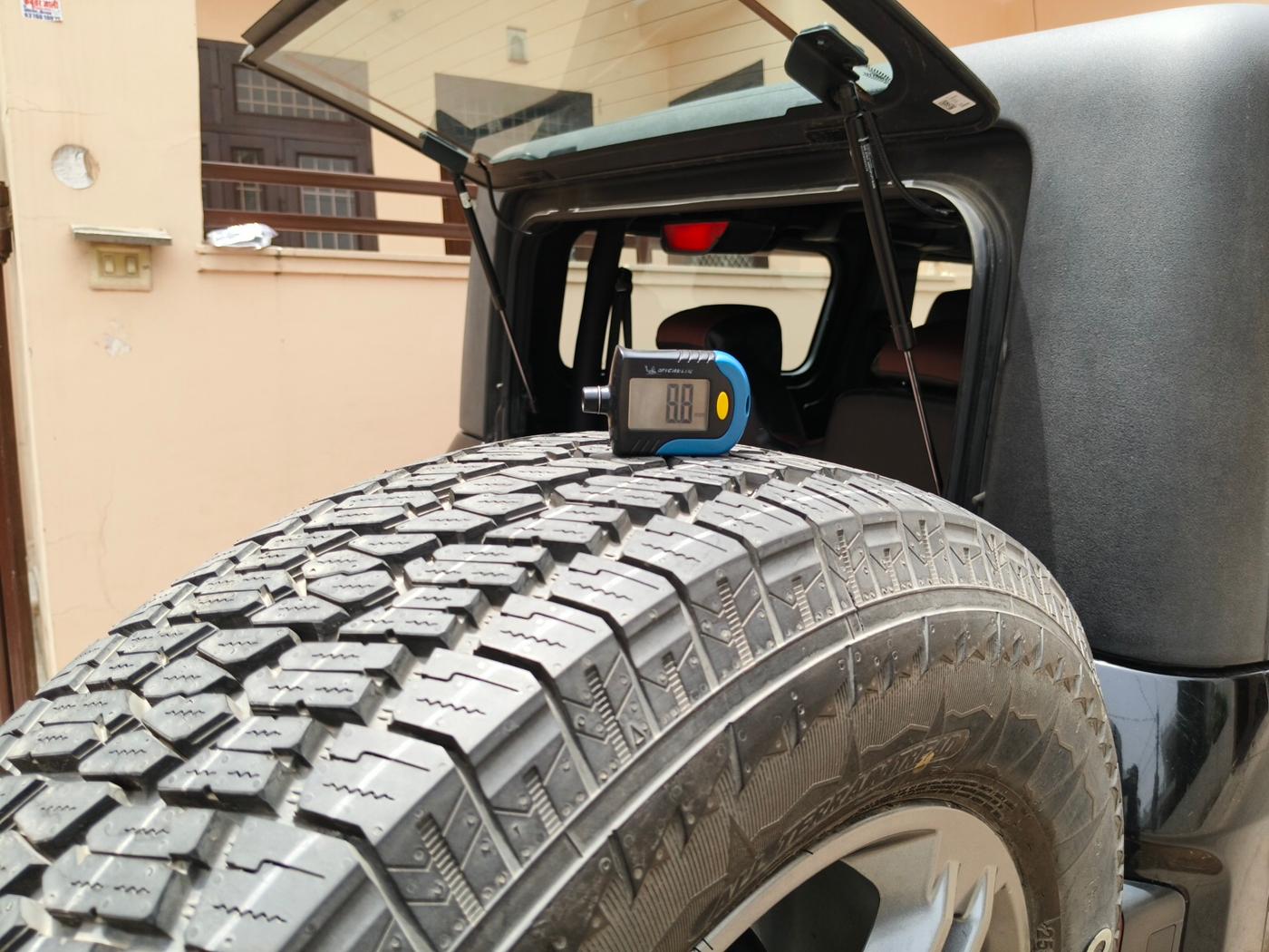 2022 Mahindra Thar LX PETROL HT 4WD AT, Petrol, Automatic, 48,636 km, tyre