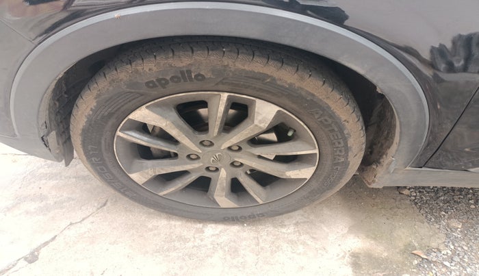 2021 Mahindra XUV300 W8 (O) 1.2 PETROL, Petrol, Manual, 88,712 km, tyre