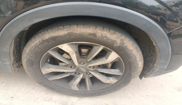 2021 Mahindra XUV300 W8 (O) 1.2 PETROL, Petrol, Manual, 88,712 km, tyre