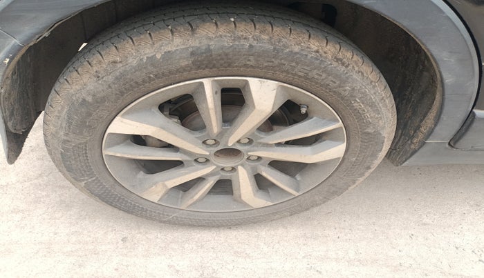 2021 Mahindra XUV300 W8 (O) 1.2 PETROL, Petrol, Manual, 88,712 km, tyre
