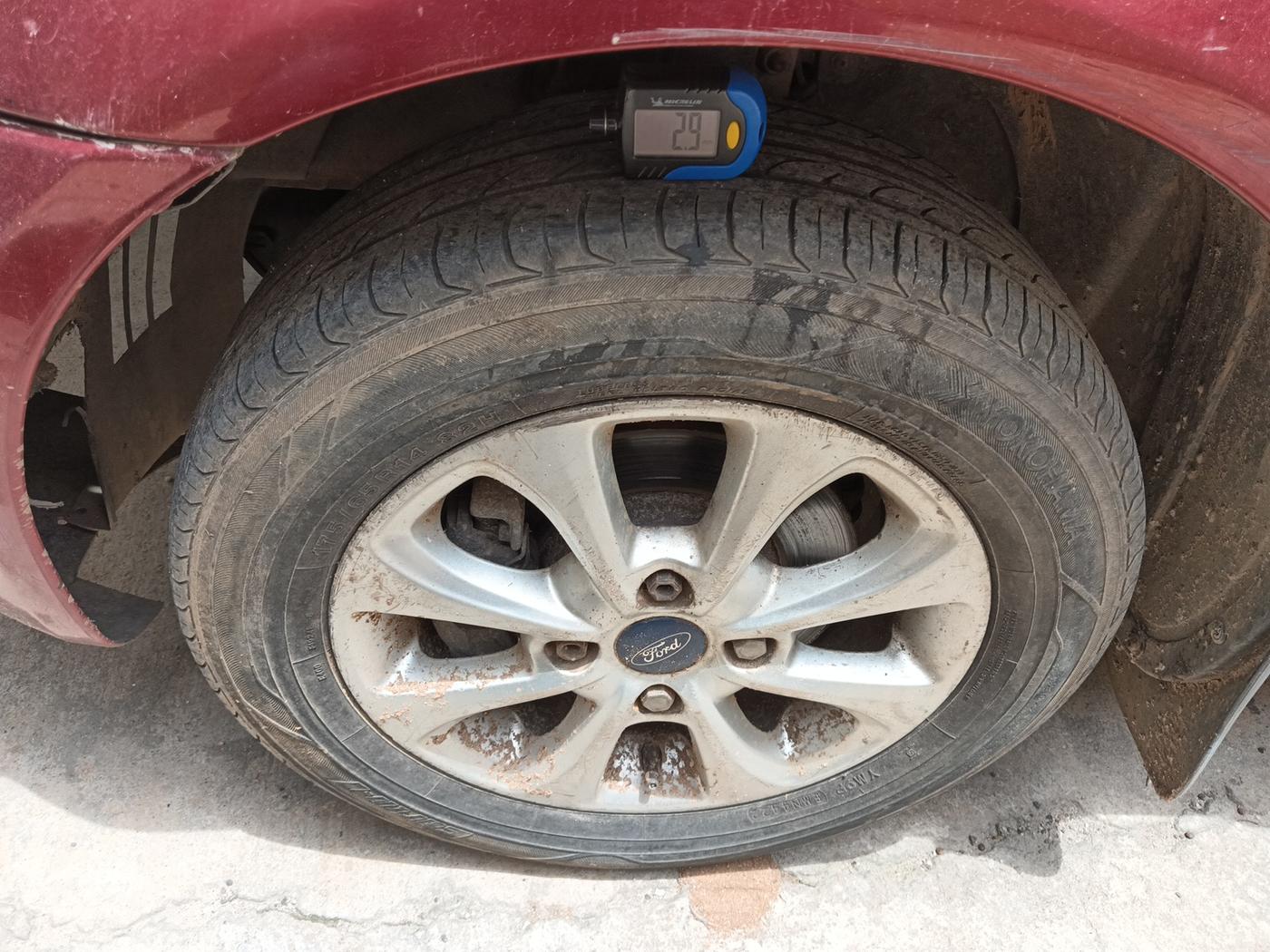 2014 Ford Classic 1.4 TITANIUM DIESEL, Diesel, Manual, 2,04,203 km, tyre