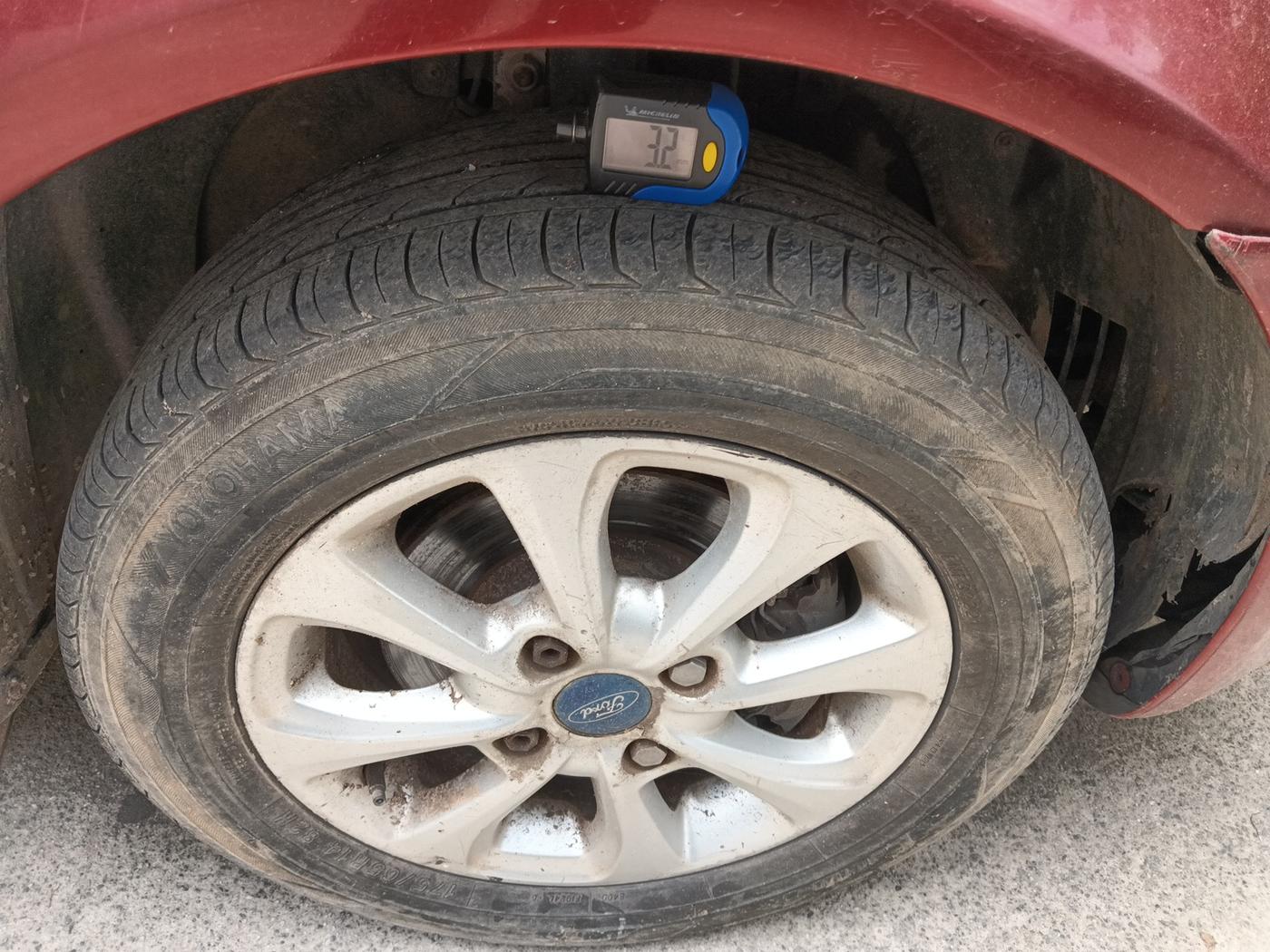 2014 Ford Classic 1.4 TITANIUM DIESEL, Diesel, Manual, 2,04,203 km, tyre
