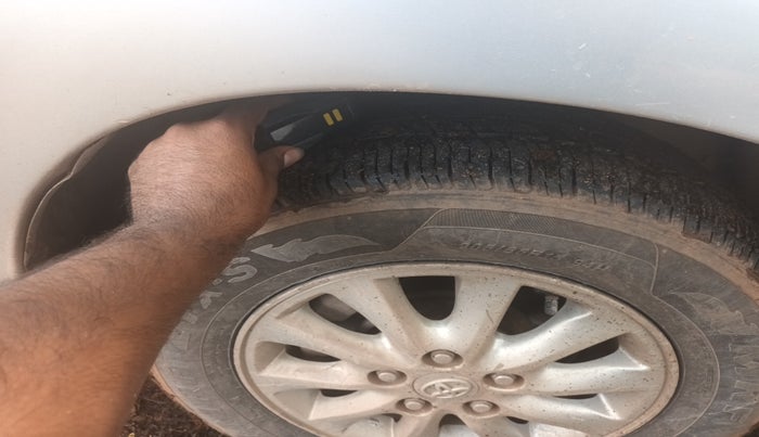 2013 Toyota Innova 2.5 VX 7 STR, Diesel, Manual, 2,86,782 km, tyre