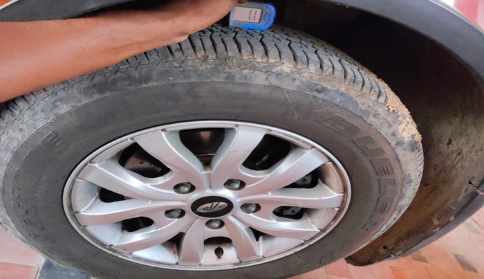 2016 Mahindra XUV500 W10, Diesel, Manual, 80,600 km, tyre