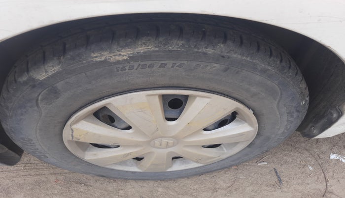2011 Maruti Swift Dzire VXI, Petrol, Manual, 1,29,544 km, tyre