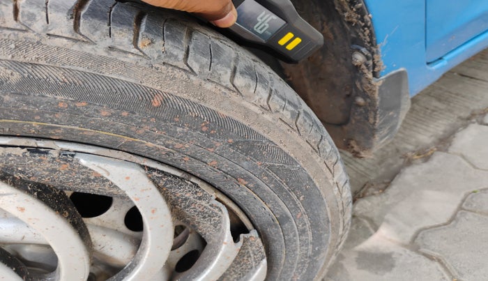 2013 Honda Brio E MT, Petrol, Manual, 50,316 km, tyre