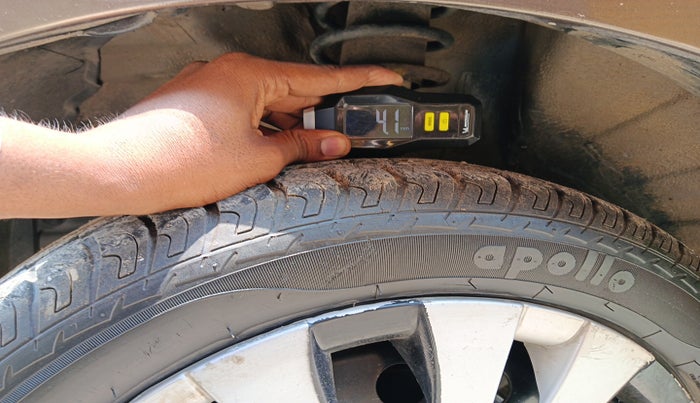 2017 Maruti Wagon R 1.0 VXI, Petrol, Manual, 15,065 km, tyre