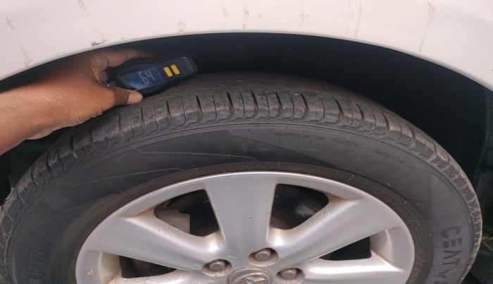 2011 Toyota Corolla Altis GL PETROL, Petrol, Manual, 56,780 km, tyre