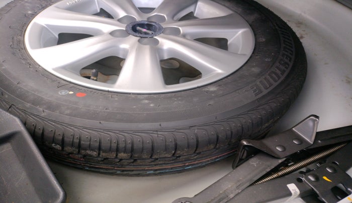 2011 Toyota Corolla Altis GL PETROL, Petrol, Manual, 56,780 km, tyre