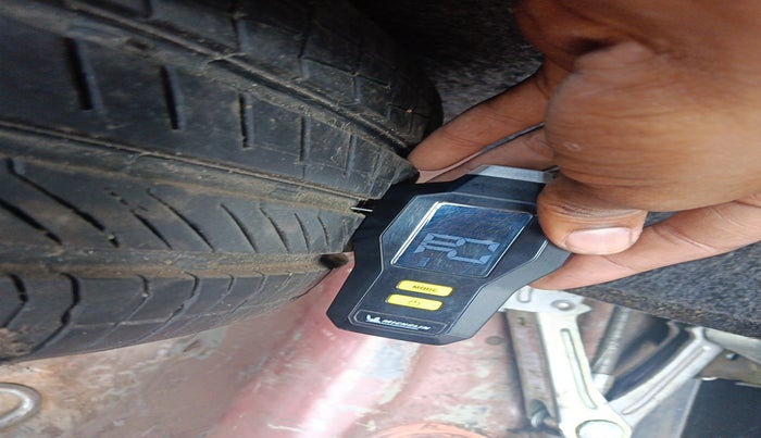 2013 Maruti Swift VXI, Petrol, Manual, 83,267 km, tyre