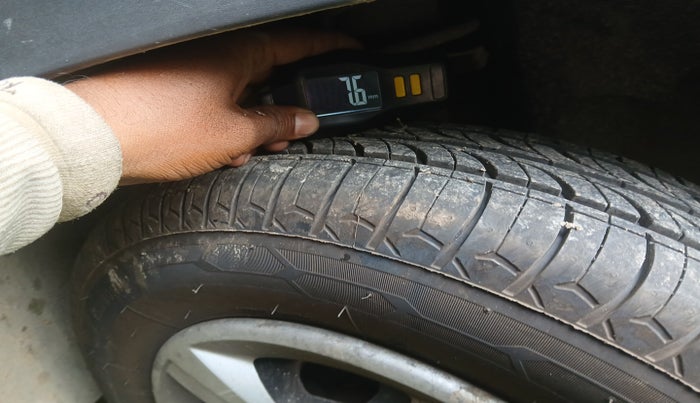 2016 Renault Kwid RXT 0.8, Petrol, Manual, 22,920 km, tyre