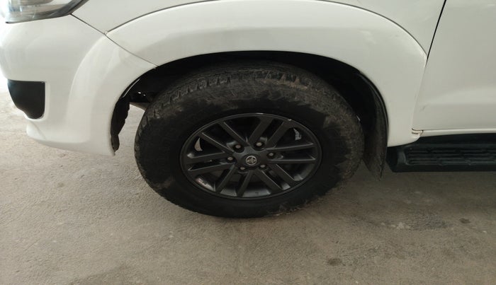 2013 Toyota Fortuner 3.0 4X2 AT, Diesel, Automatic, 2,66,858 km, tyre