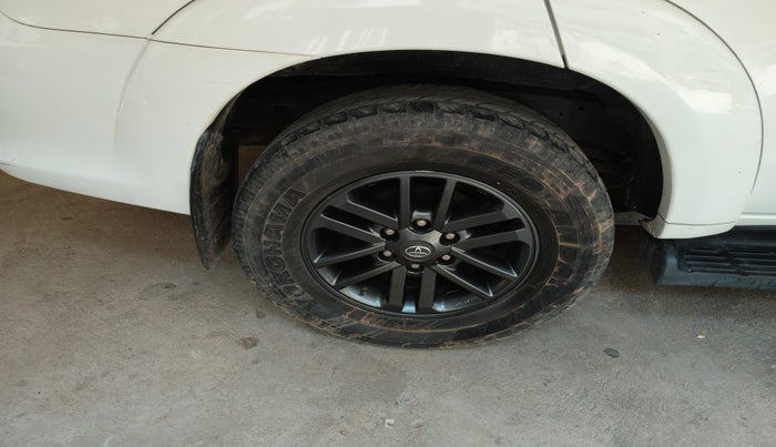 2013 Toyota Fortuner 3.0 4X2 AT, Diesel, Automatic, 2,66,858 km, tyre