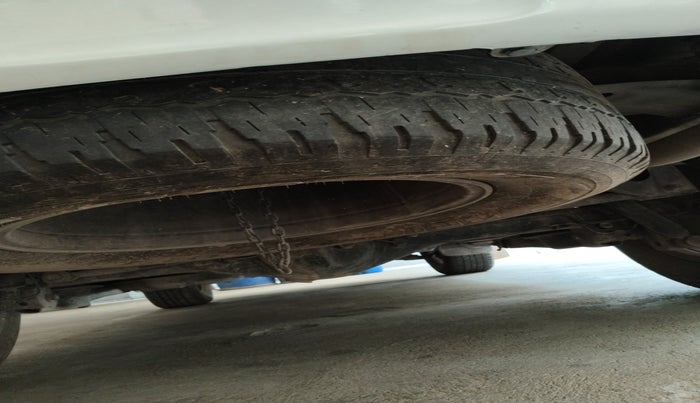 2013 Toyota Fortuner 3.0 4X2 AT, Diesel, Automatic, 2,66,858 km, tyre