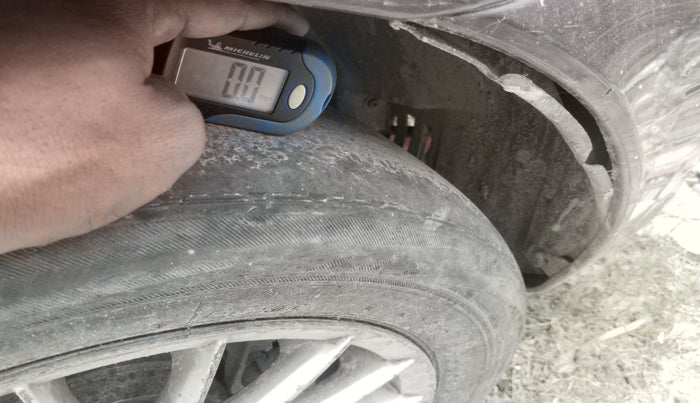 2010 Ford Ikon 1.4 DIESEL, Diesel, Manual, 1,08,409 km, tyre