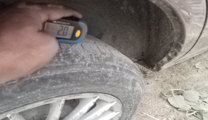 2010 Ford Ikon 1.4 DIESEL, Diesel, Manual, 1,08,409 km, tyre