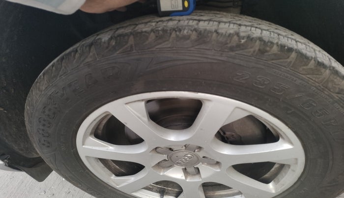 2012 Audi Q5 2.0 TDI QUATTRO, Diesel, Automatic, 1,33,402 km, tyre