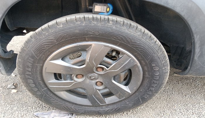 2017 Renault Kwid RXT 1.0, Petrol, Manual, 81,171 km, tyre