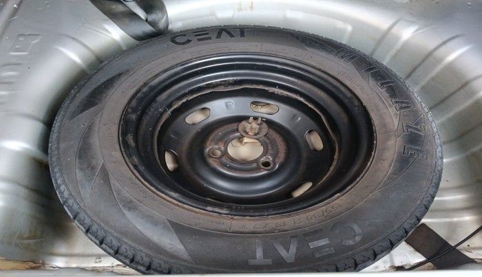 2017 Renault Kwid RXT 1.0, Petrol, Manual, 81,171 km, tyre