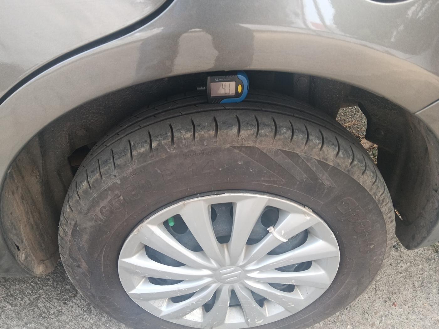 2015 Maruti Swift Dzire VDI ABS, Diesel, Manual, 1,66,742 km, tyre