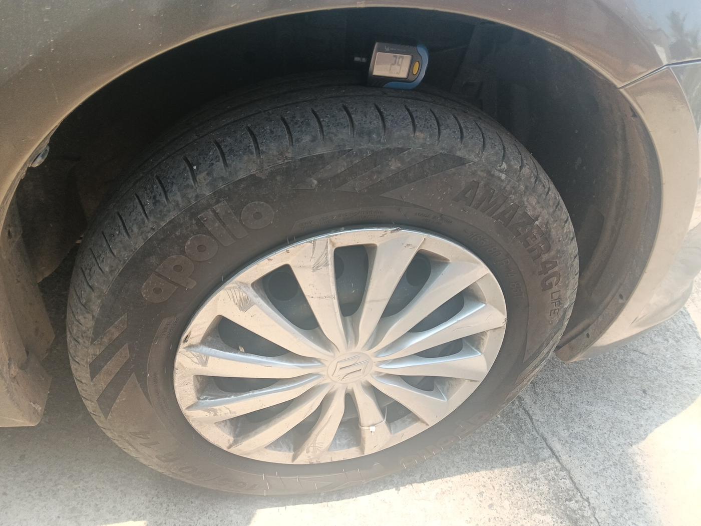 2015 Maruti Swift Dzire VDI ABS, Diesel, Manual, 1,66,742 km, tyre