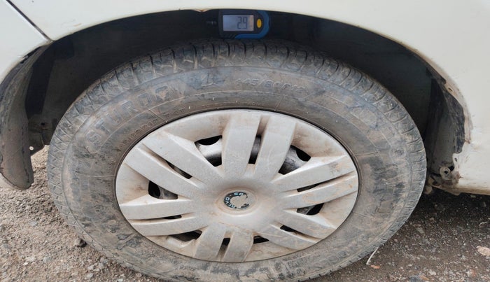 2015 Maruti Alto 800 LXI, Petrol, Manual, 1,06,591 km, tyre