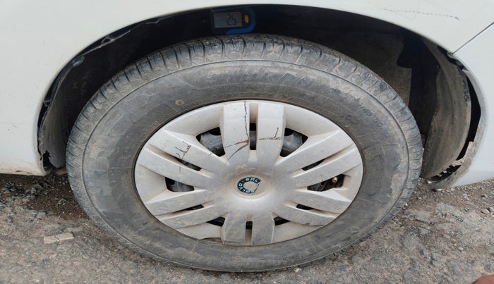 2015 Maruti Alto 800 LXI, Petrol, Manual, 1,06,591 km, tyre