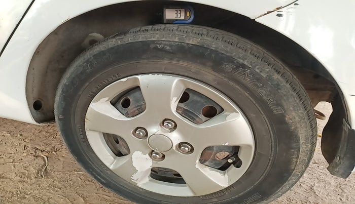 2013 Hyundai i10 MAGNA 1.1, Petrol, Manual, 1,01,907 km, tyre