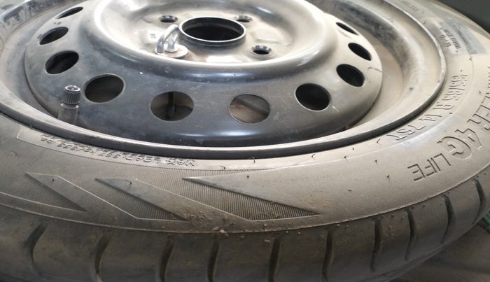 2018 Maruti Wagon R 1.0 VXI, Petrol, Manual, 1,18,988 km, tyre