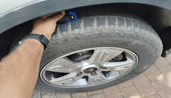 2012 Mahindra XUV500 W8, Diesel, Manual, 2,52,005 km, tyre