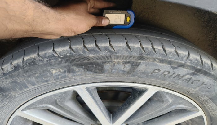 2017 Hyundai Tucson GLS 2WD AT DIESEL, Diesel, Automatic, 1,07,493 km, tyre