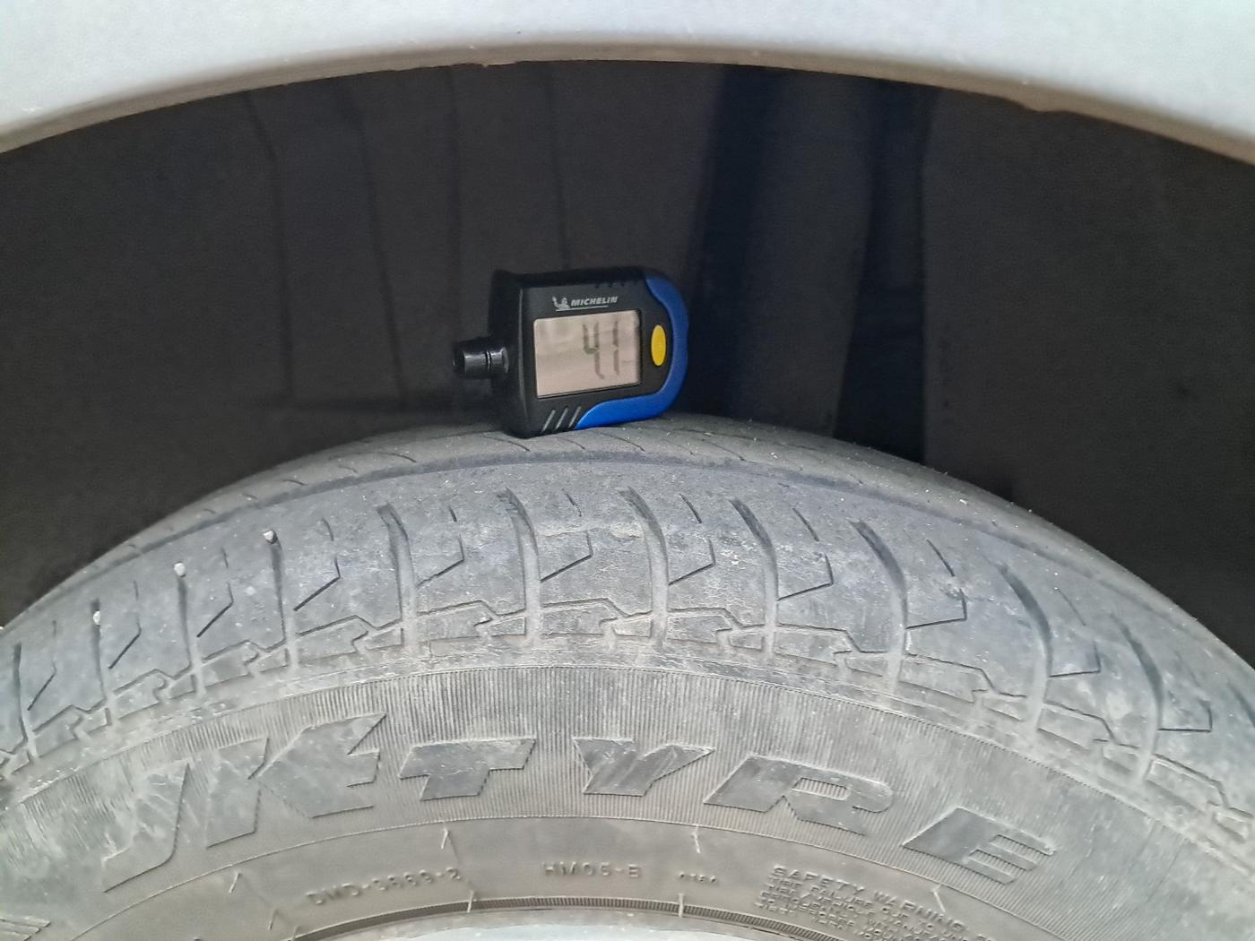 2023 Maruti Dzire VXI, Petrol, Manual, 28,394 km, tyre