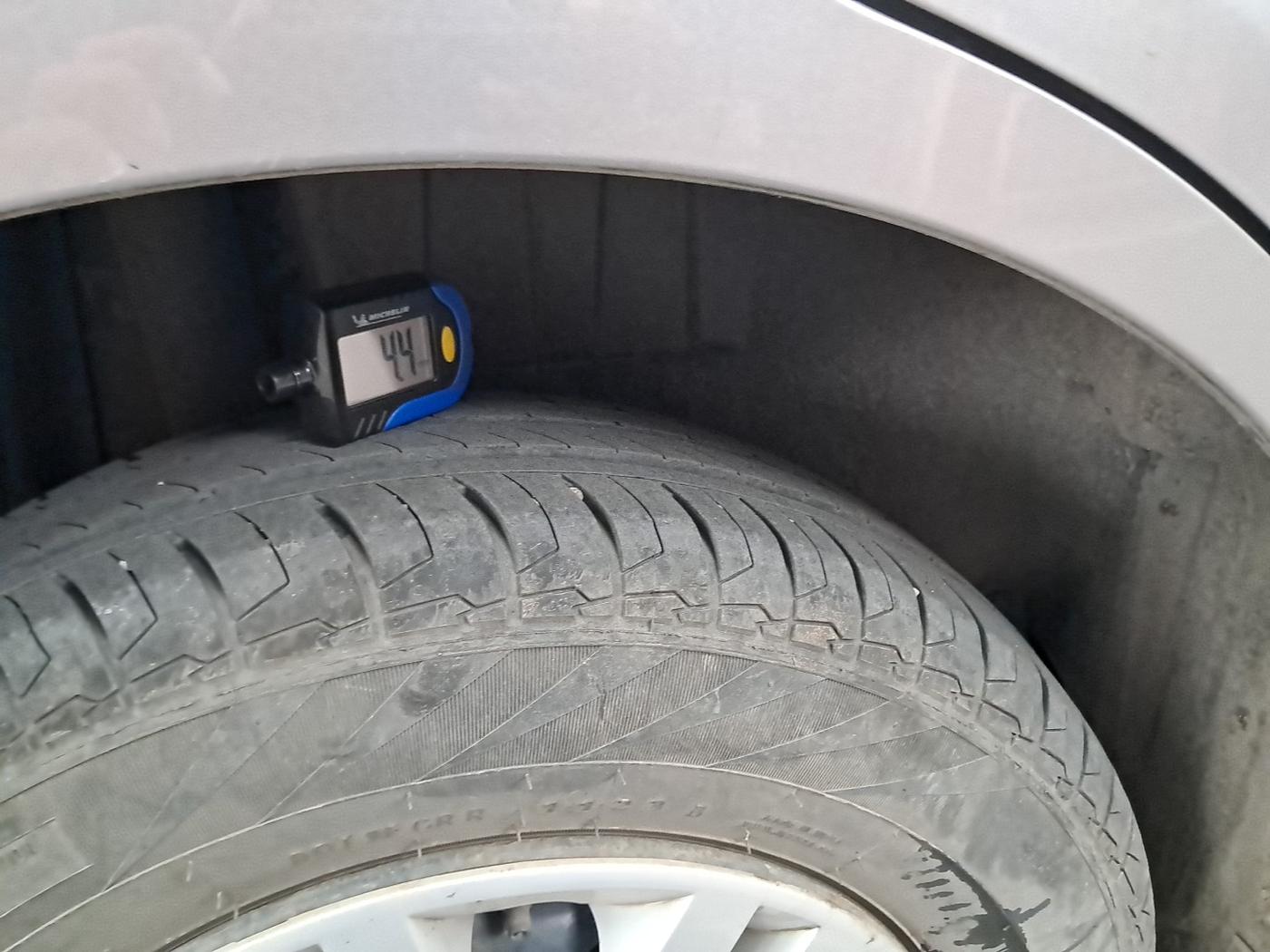 2023 Maruti Dzire VXI, Petrol, Manual, 28,394 km, tyre