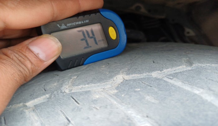 2012 Toyota Fortuner 3.0 4X2 MT, Diesel, Manual, 2,22,624 km, tyre