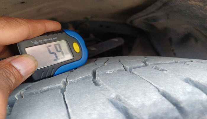 2012 Toyota Fortuner 3.0 4X2 MT, Diesel, Manual, 2,22,624 km, tyre